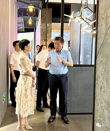 桐廬縣委副書記、縣長張蕙娜，副縣長周俊昌一行莅臨欧伊露考察指導